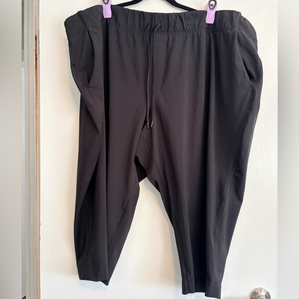 LIVI Black Drawstring Capri Trouser - size 34/36